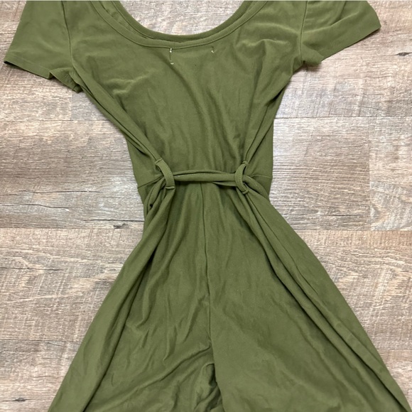 Women’s Light Olive Army Green Short Sleeve Tie Front Belted Romper- Size Medium - Picture 7 of 7
